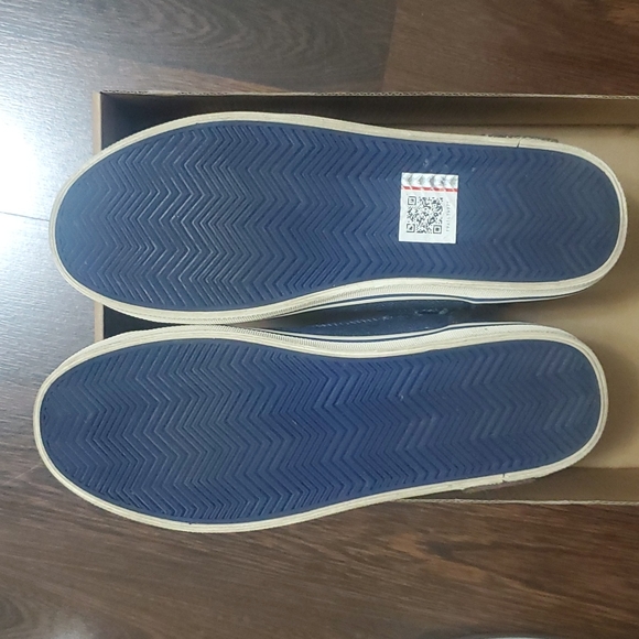 UGG Shoes for Kids - Picture 6 of 6